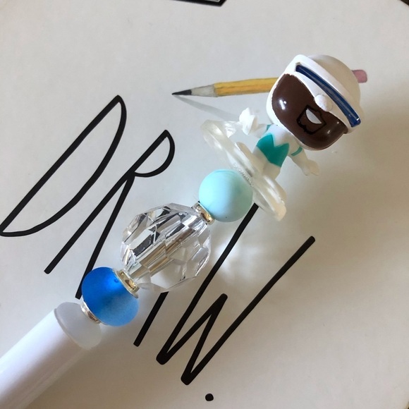 Disney Doorables: The Incredibles: Frozone handmade beaded pen - Picture 1 of 3